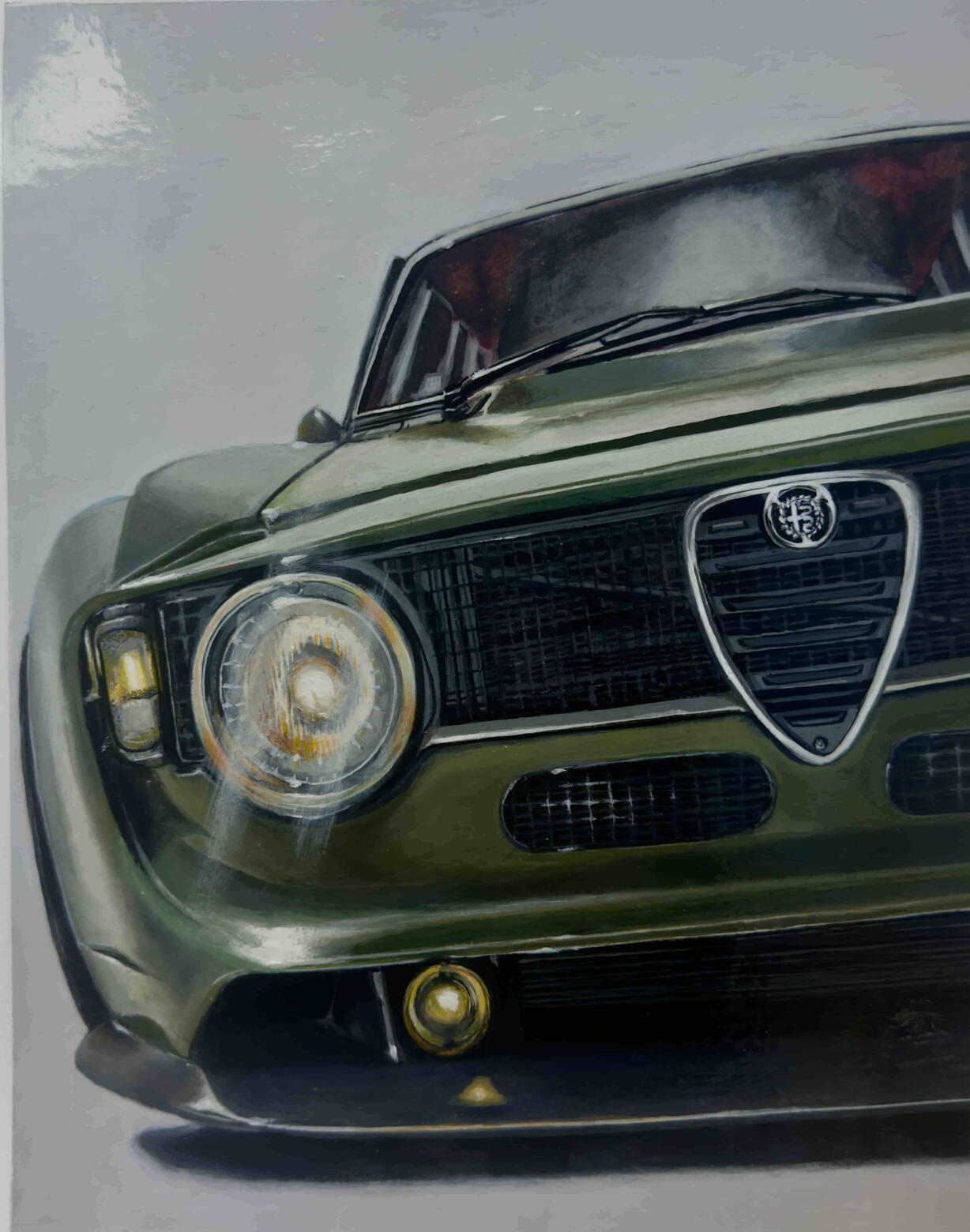 Pintura original de un clásico Alfa Romeo Giulia GT modificado en clave restmod. Arte automotriz pintado en acrílico sobre papel Canson Figueras montado sobre tabla de madera, destacando el icónico frontal y escudo del vehículo. Obra única.