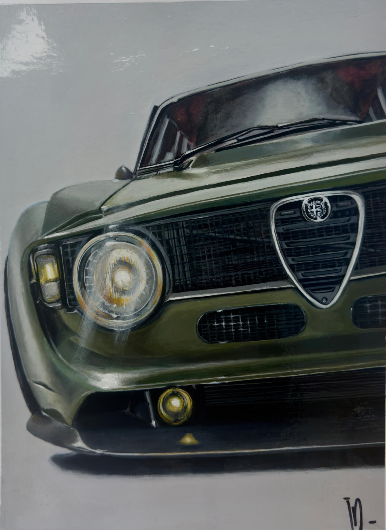 Retrato automotriz de frontal Alfa Romeo Giulia GT en verde profundo, pintura figurativa realista centrada en identidad y presencia del vehículo.